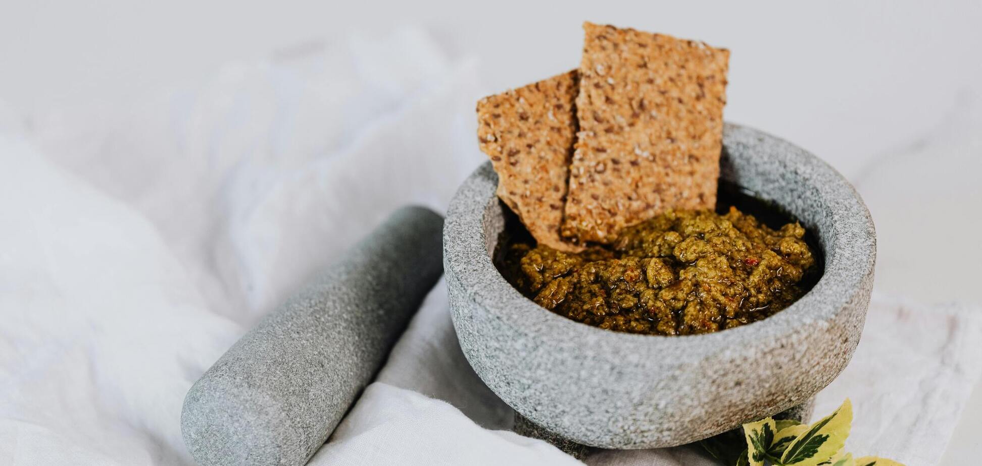 Как улучшить вкус песто без особых усилий: добавьте секретный ингредиент