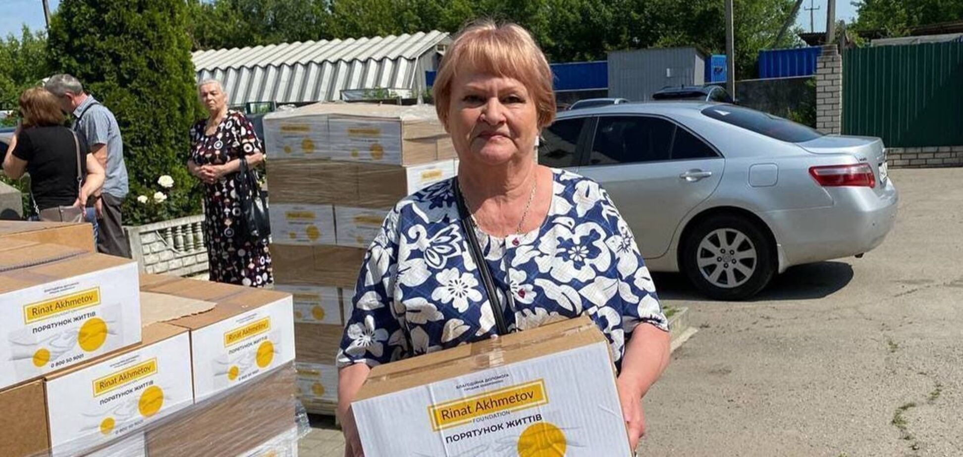 Переселенцы из Кураховской громады в Днепре получили помощь от Фонда Рината Ахметова