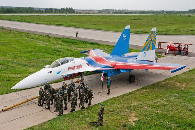 Російські Су-34 та Су-35С майже повністю складаються із західної електроніки – ЗМІ