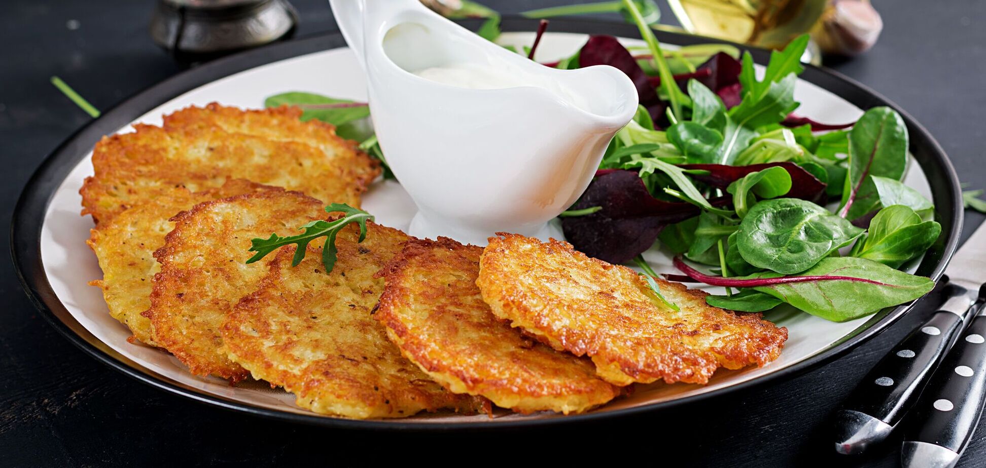 Смачні оладки з курячого фаршу: готуються простіше, ніж звичні котлети