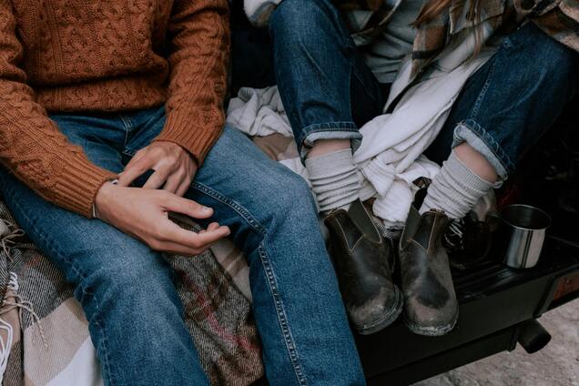 Джинси-антитренд ввірвуться в моду восени 2025: деталь, на яку потрібно звернути увагу