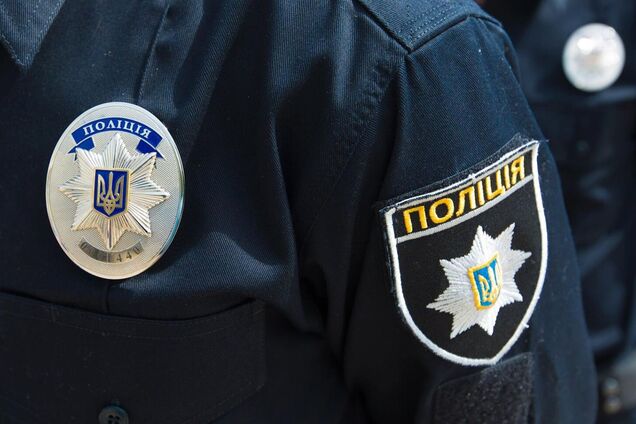 На Прикарпатье полицейские требовали взятку у модели OnlyFans: чем закончилась история