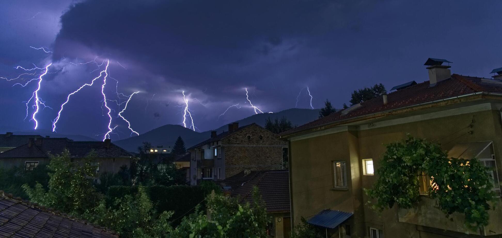 Синоптики предупредили о грозах с градом в воскресенье в отдельных регионах