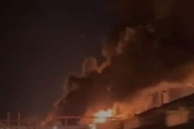 У Генштабі підтвердили удар по Саратовському НПЗ: зафіксовано вибухи та пожежу. Фото і відео