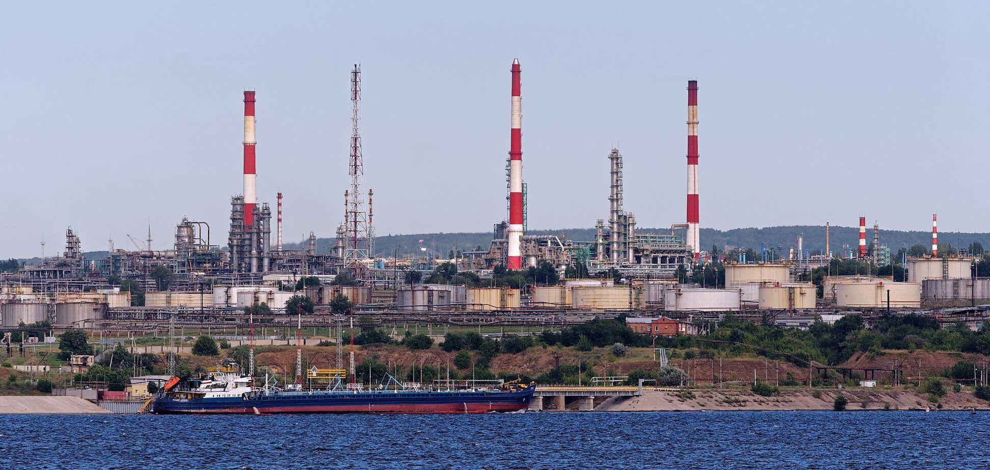 Нафтопереробний завод 'Роснефти' у Саратові призупинив роботу після атаки дронів – Bloomberg