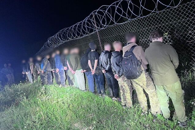 На Закарпатье задержали 19 уклонистов, которые пытались незаконно попасть в Словакию. Видео
