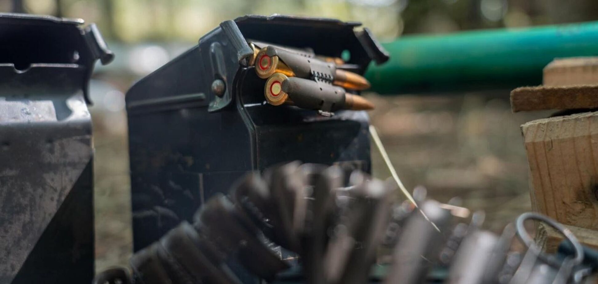 Дітей вчать стріляти на великі відстані: на Луганщині окупанти відкрили програму підготовки снайперів серед молоді