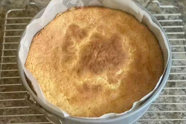 Без муки и масла: рецепт вкусного лимонного торта всего из трех ингредиентов