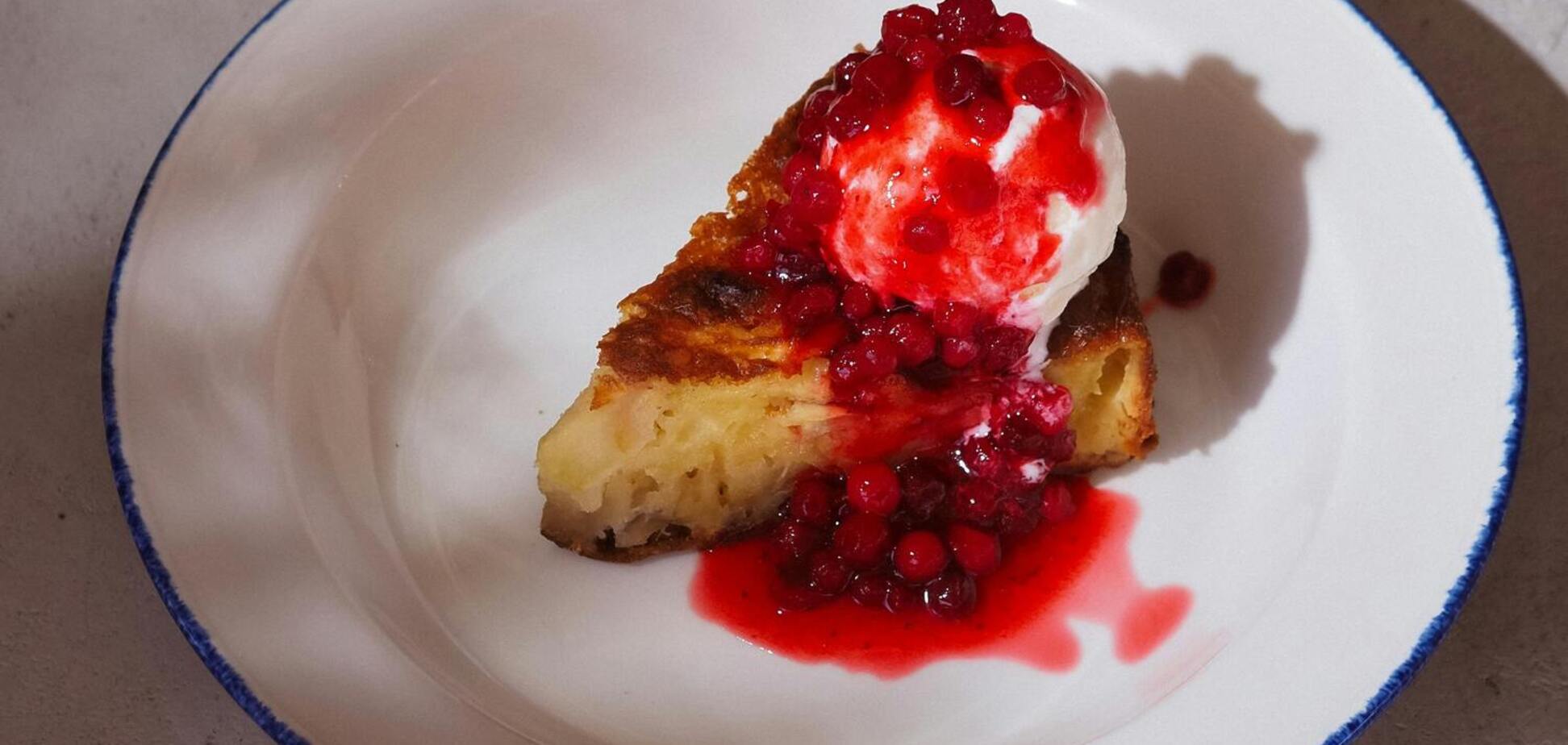 Проще, чем тертый: перевернутый летний ягодный пирог с мороженым