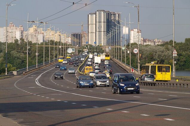 В Киеве изменили график реверсного движения через реку Десенка: все подробности