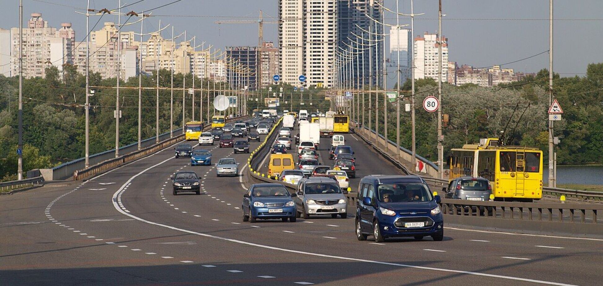 В Киеве изменили график реверсного движения через реку Десенка: все подробности