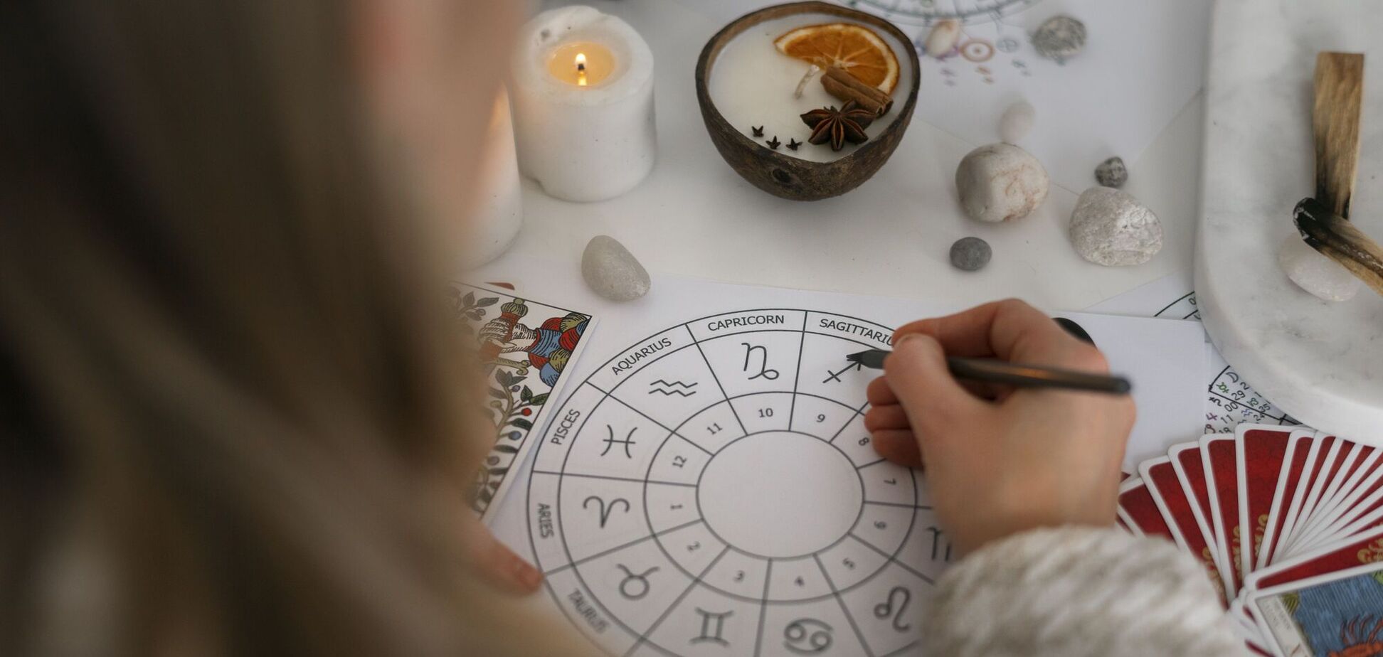 Гороскоп на август 2025 года: месяц кардинальных перемен и смелых заявлений