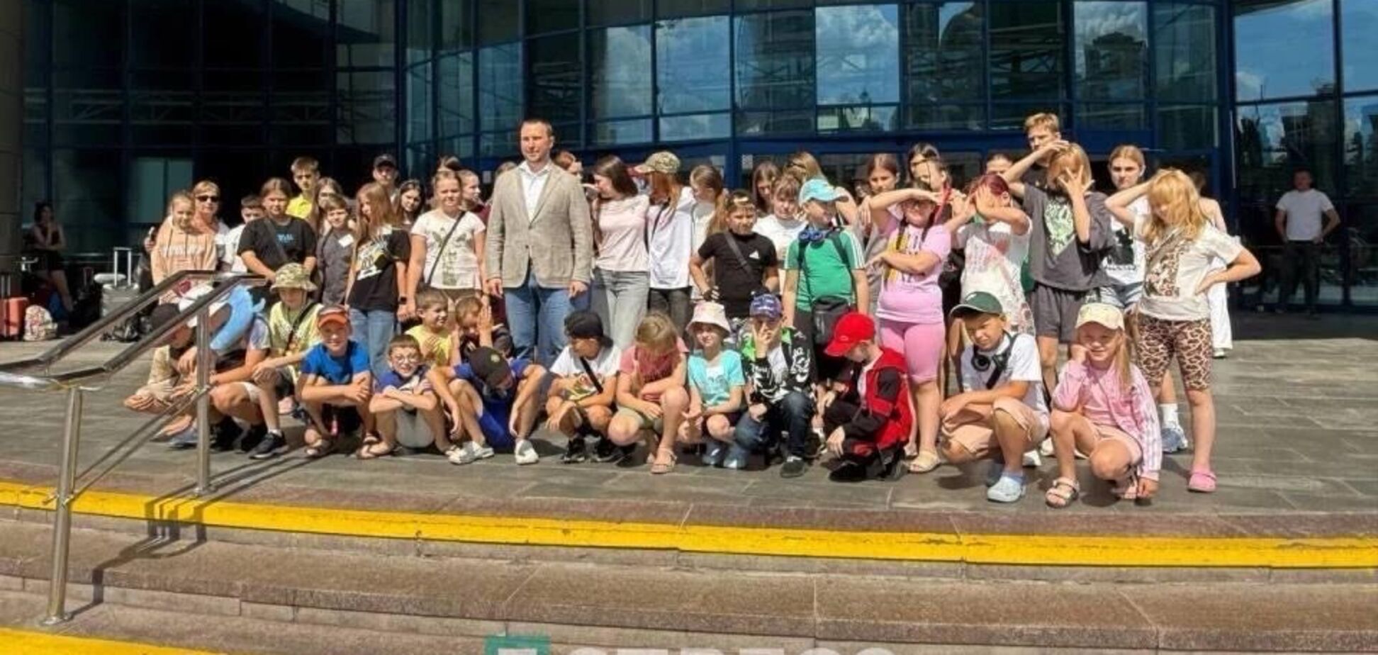 "Лето без войны": дети погибших и пленных военных отправились в лагерь в Карпатах