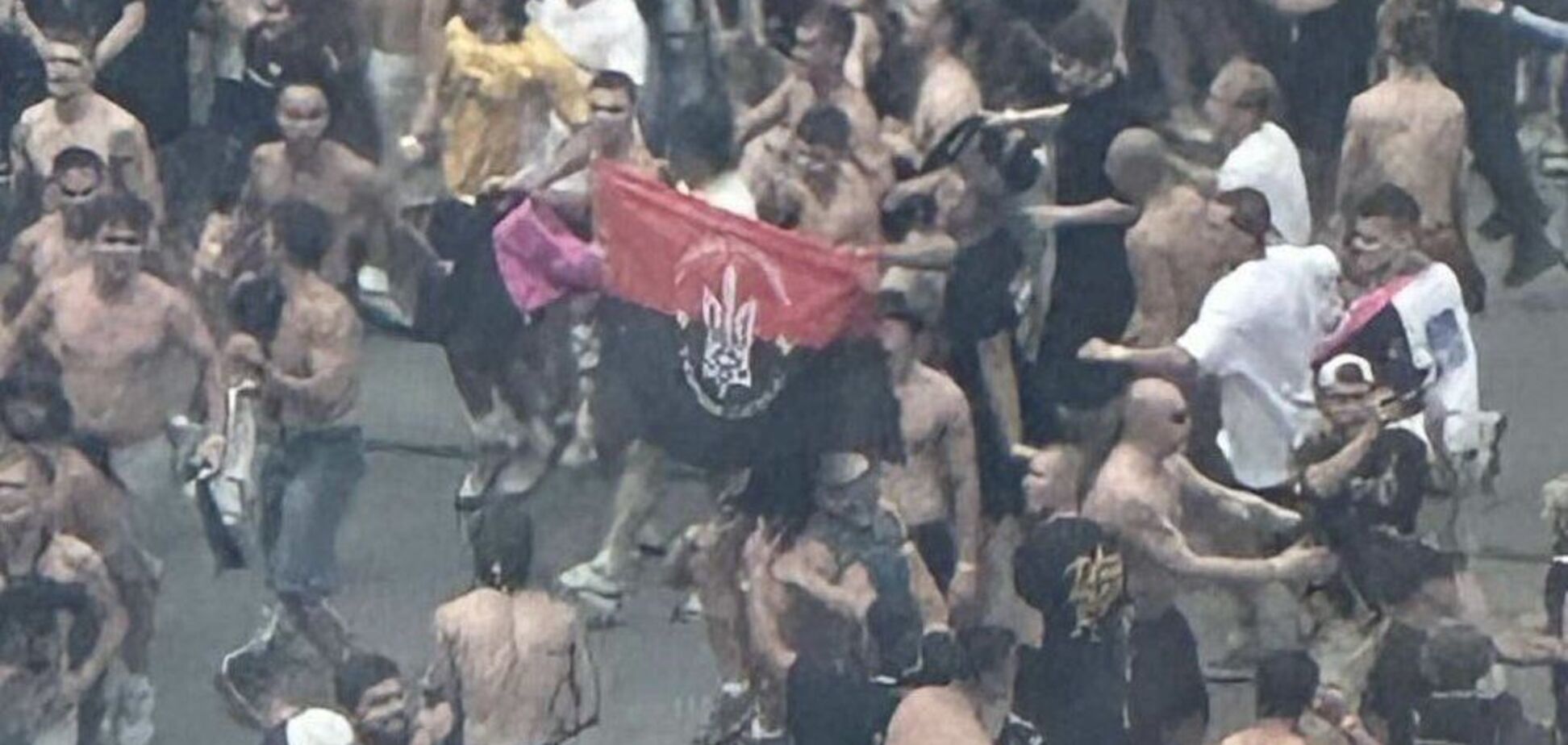 Флаг УПА в Варшаве