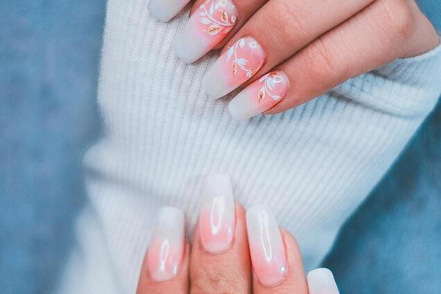 У тренді новий варіант французького манікюру: як зробити 'скляний' дизайн