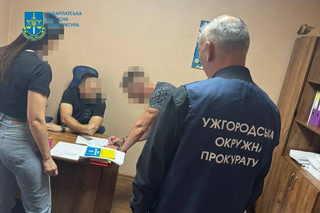 Должностному лицу Ужгородского горсовета объявили подозрение