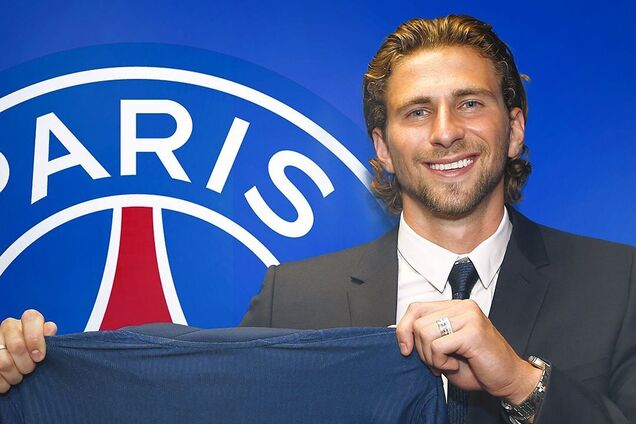 Футболист сборной Украины Забарный похвастался премиальным кольцом по цене авто. Фото