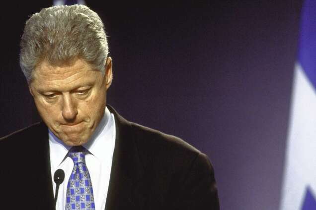 'Был там частым посетителем': Клинтона назвали 'главным подозреваемым для допроса' по делу Эпштейна