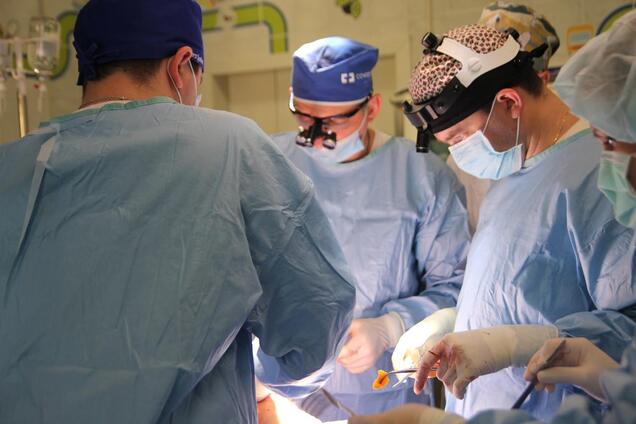 Иллюстрация - работа медиков в Украине