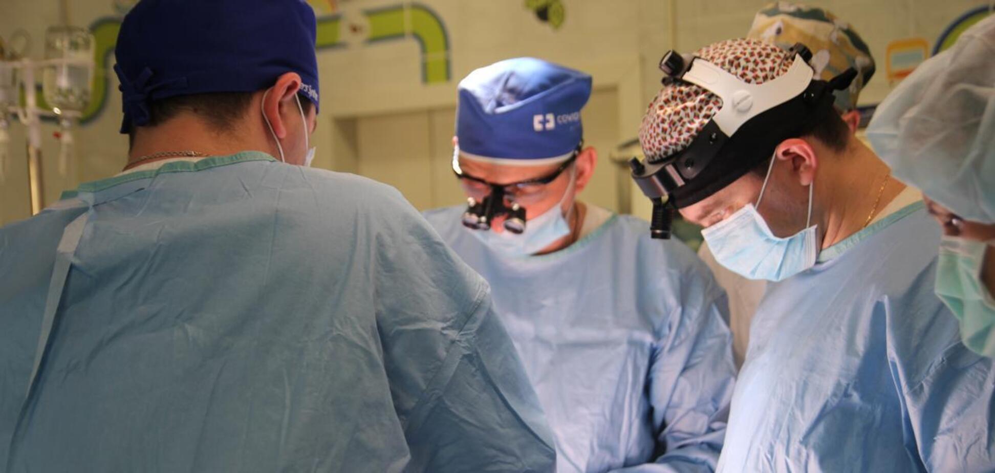 Ілюстрація - робота медиків в Україні