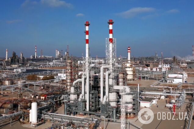 В Волгограде атакован НПЗ, вспыхнул пожар: россияне устроили истерику. Видео