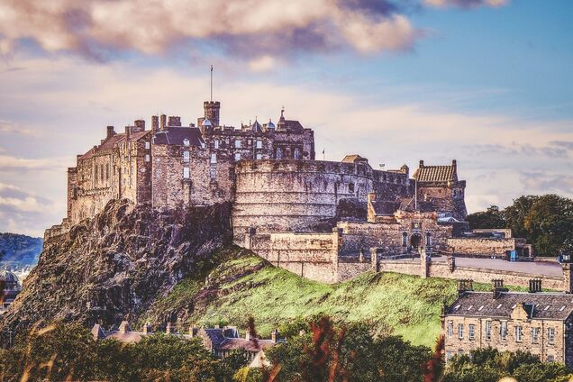 Лучшие замки Европы: куда поехать, чтобы 'подышать' историей