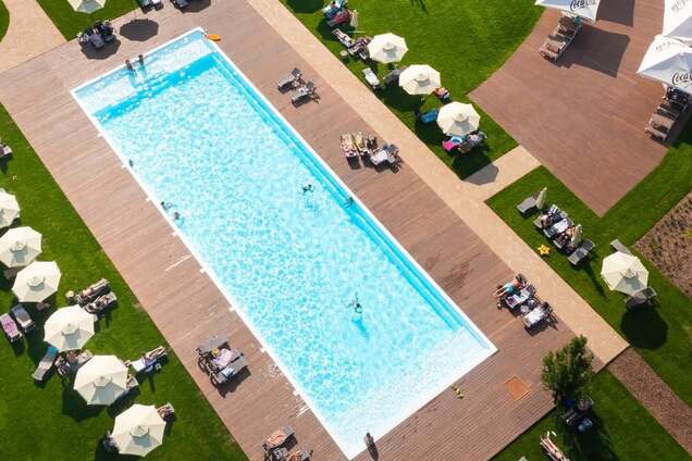 Басейни біля Києва