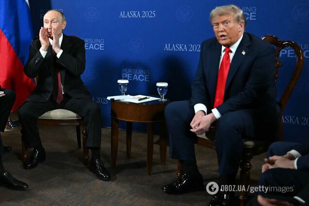 Путін когось кликав і нервово посміхався: з'явилися перші кадри зустрічі на Алясці. Відео