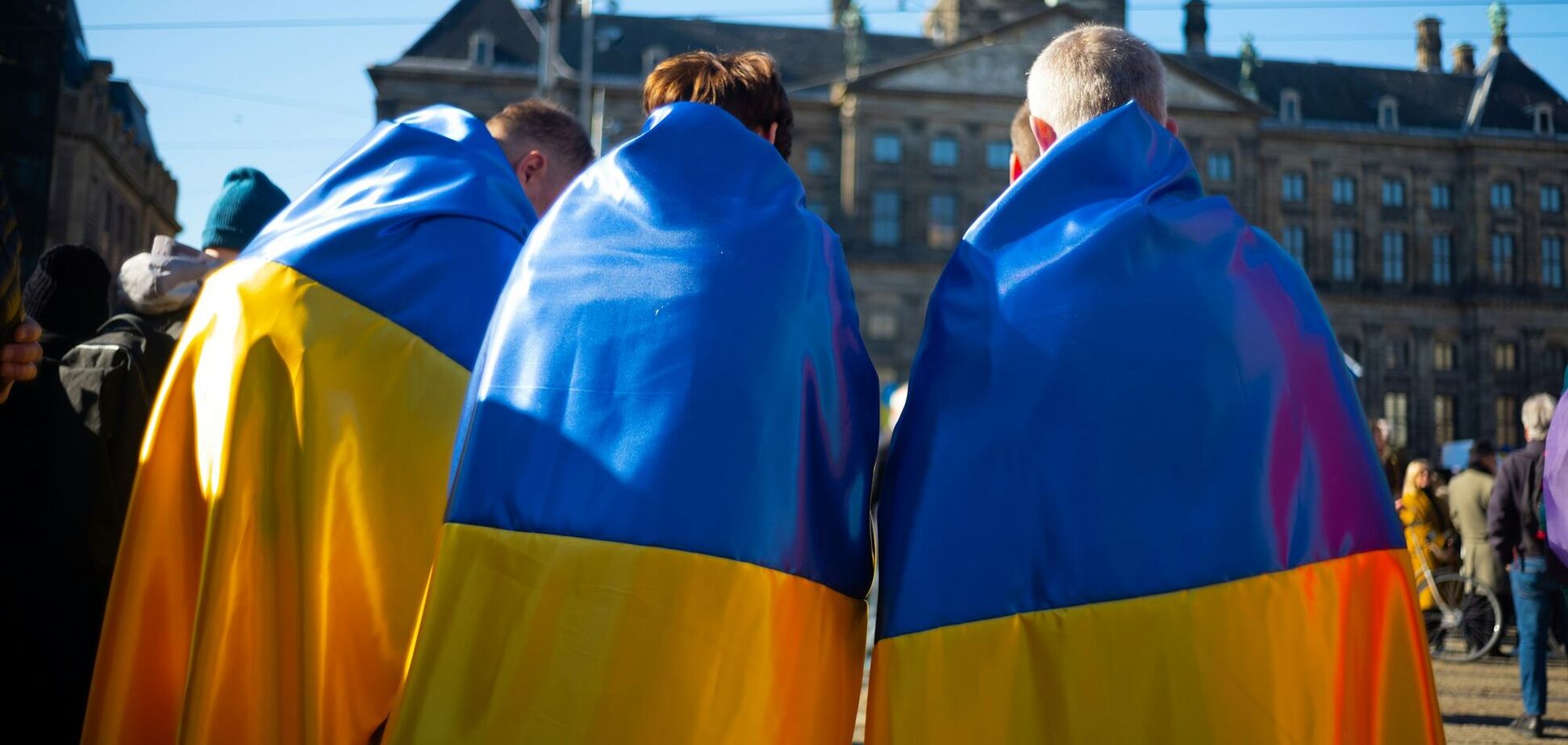 Иллюстрация - участники митинга в поддержку Украины