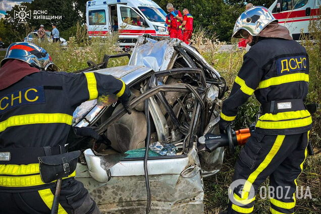 На Київщині зіткнулись вантажівка та легковик: серед загиблих є дитина. Подробиці ДТП та фото