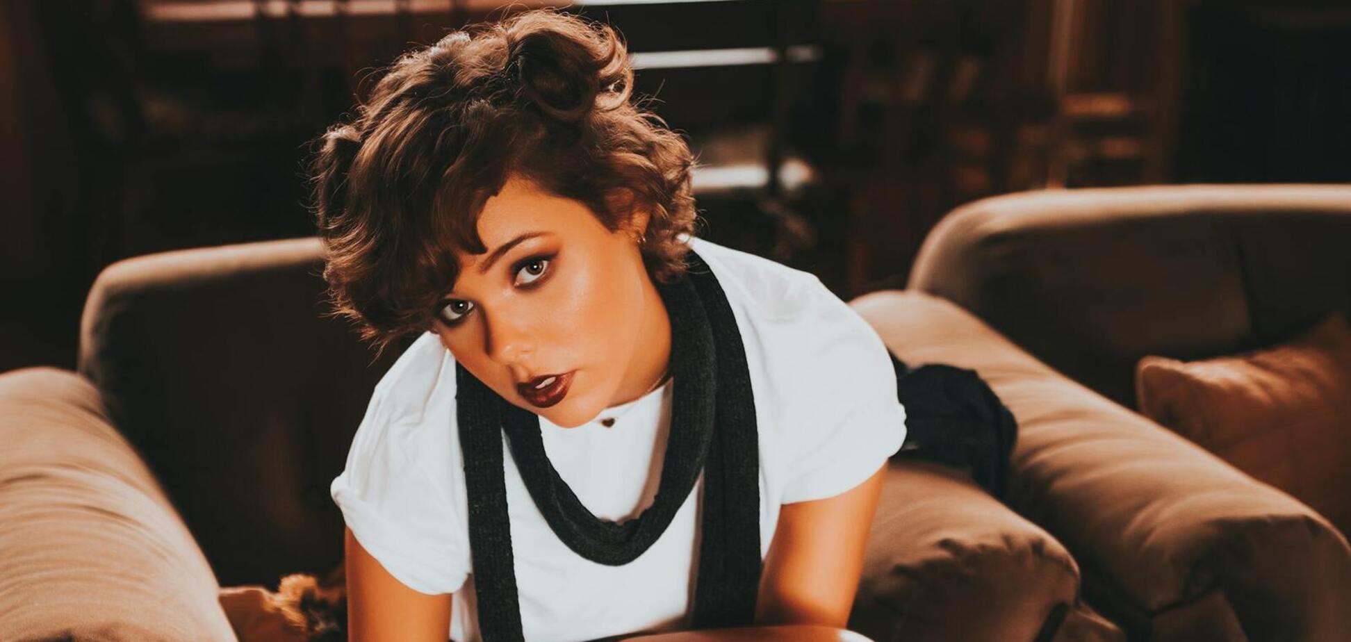 Какие блузки и топы подходят к капри: стильные идеи