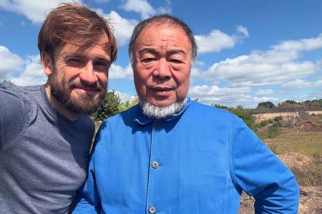 'Самый влиятельный художник мира' Ай Вэйвэй засветился на фронте в Украине: почему в родном Китае его преследовали. Фото