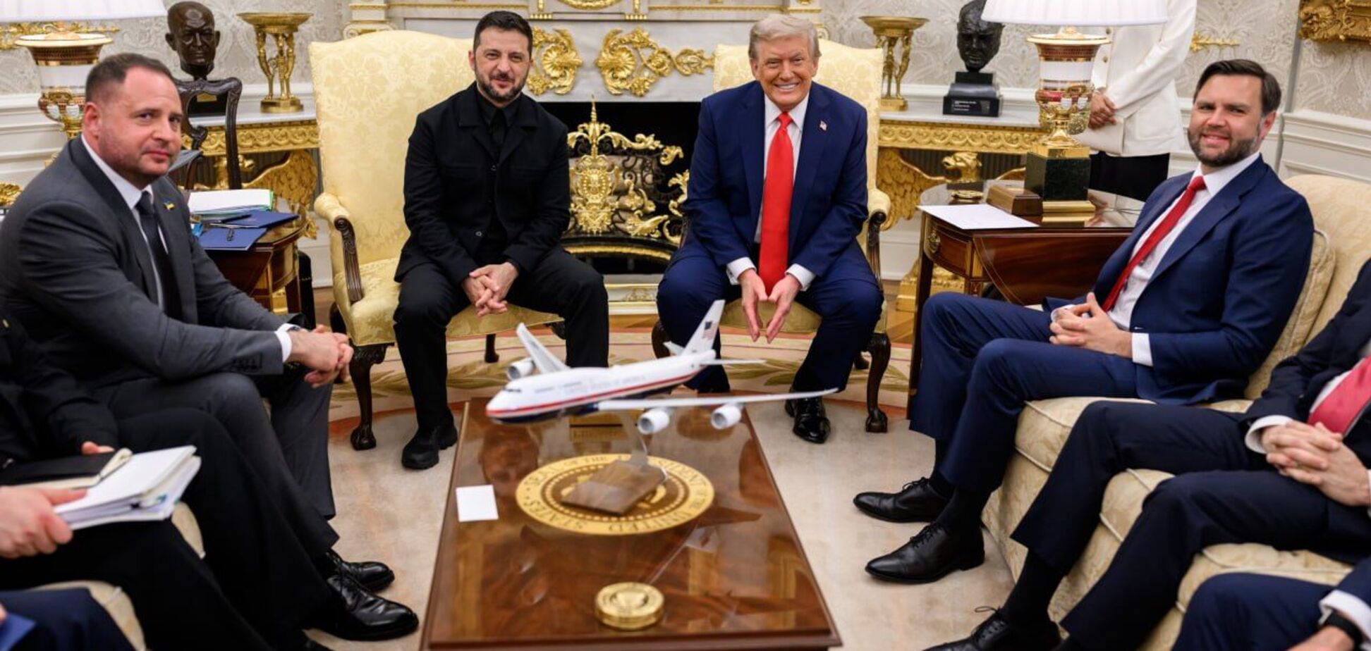 'Україна не залишиться без підтримки': як пройшла зустріч Зеленського, Трампа та лідерів ЄС у Вашингтоні. Фото і відео