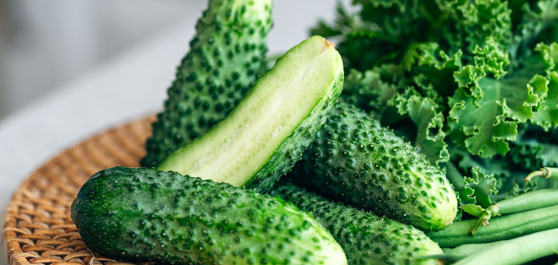 Где нельзя хранить огурцы: быстро потеряют вкус и аромат