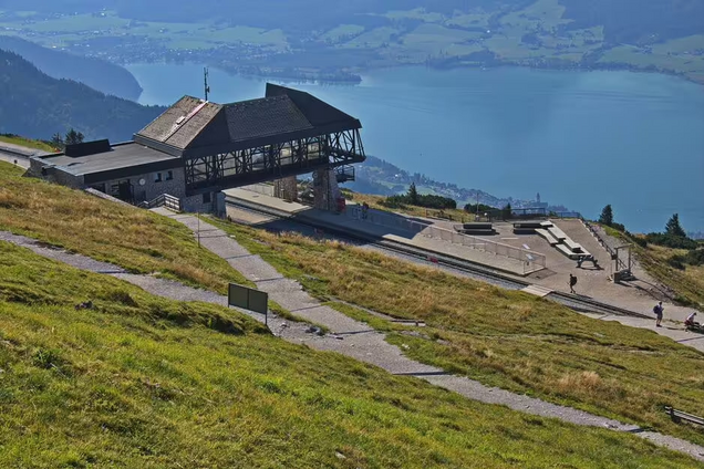 Із неймовірним краєвидом: названо найкрасивіший залізничний вокзал у світі