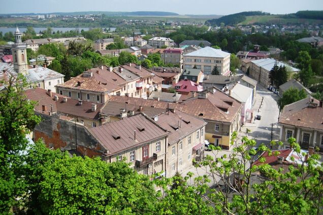 Місто зачаровує красою: у мережі показали історичні фото Бережан