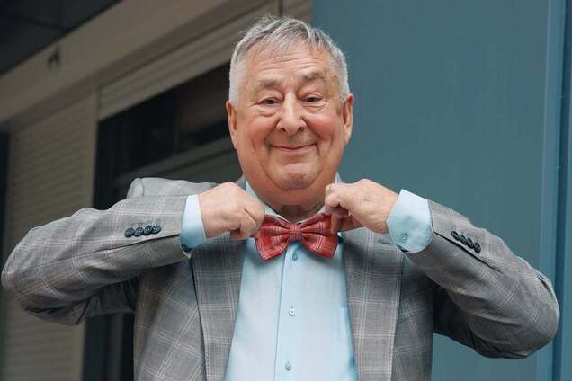 'Дитино, старий дід буде твою дівчину веселити?' Ведучий 'Миколиної погоди' розповів про курйозний випадок із фанатом у магазині