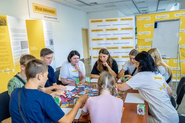 'Речь без слов': Фонд Рината Ахметова провел сеанс арт-терапии для детей, возвращенных из депортации