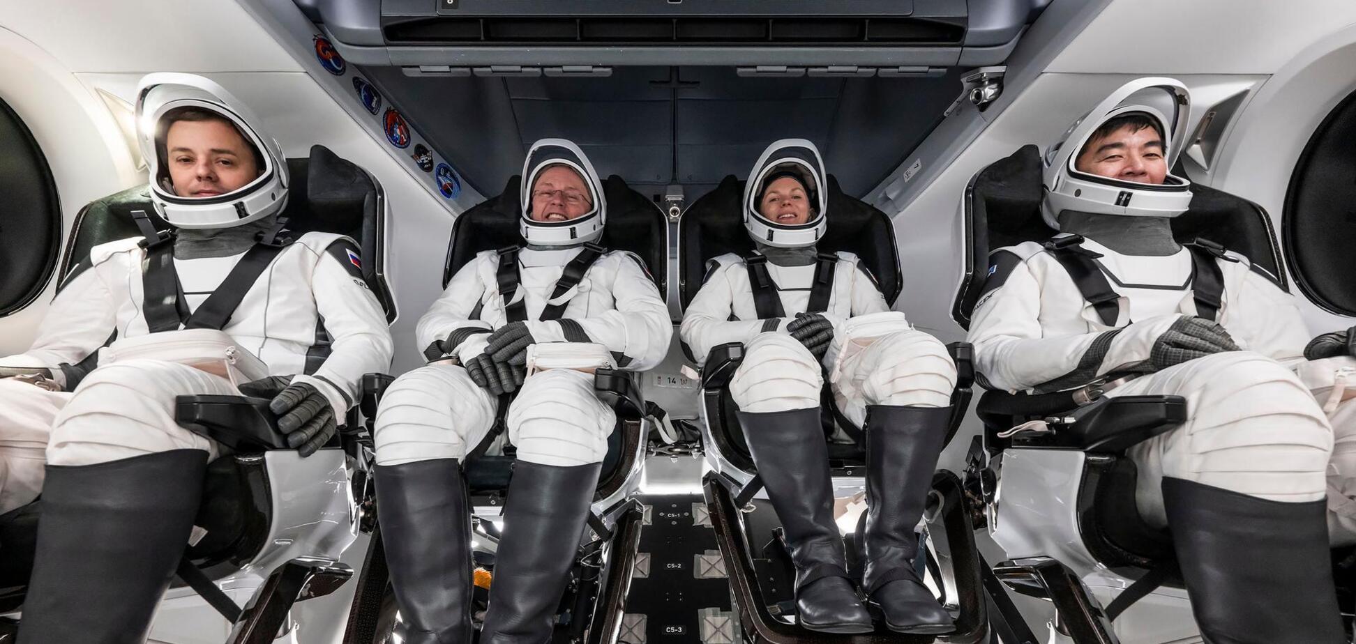 Астронавты миссии SpaceX прибыли на МКС: когда вернутся на Землю. Фото и видео