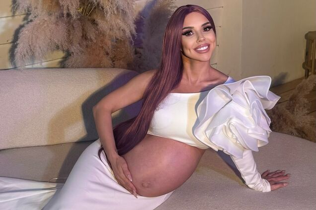 СолоХа в третий раз стала мамой и показала лицо малыша с редким именем. Фото