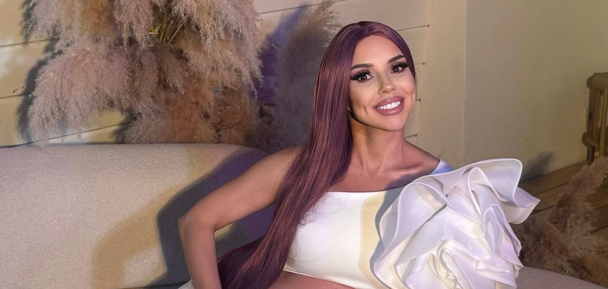 СолоХа в третий раз стала мамой и показала лицо малыша с редким именем. Фото