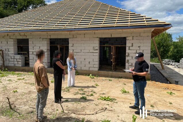 Змушував підлеглих зводити йому будинки: ДБР повідомило про підозру ексначальнику ДСНС на Вінниччині. Фото