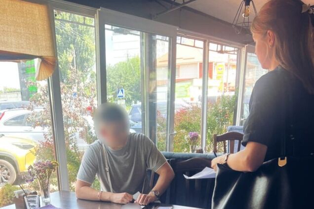 В Киеве задержали мужчину, который предлагал $24 тыс. взятки за возможность сняться с воинского учета. Подробности и фото