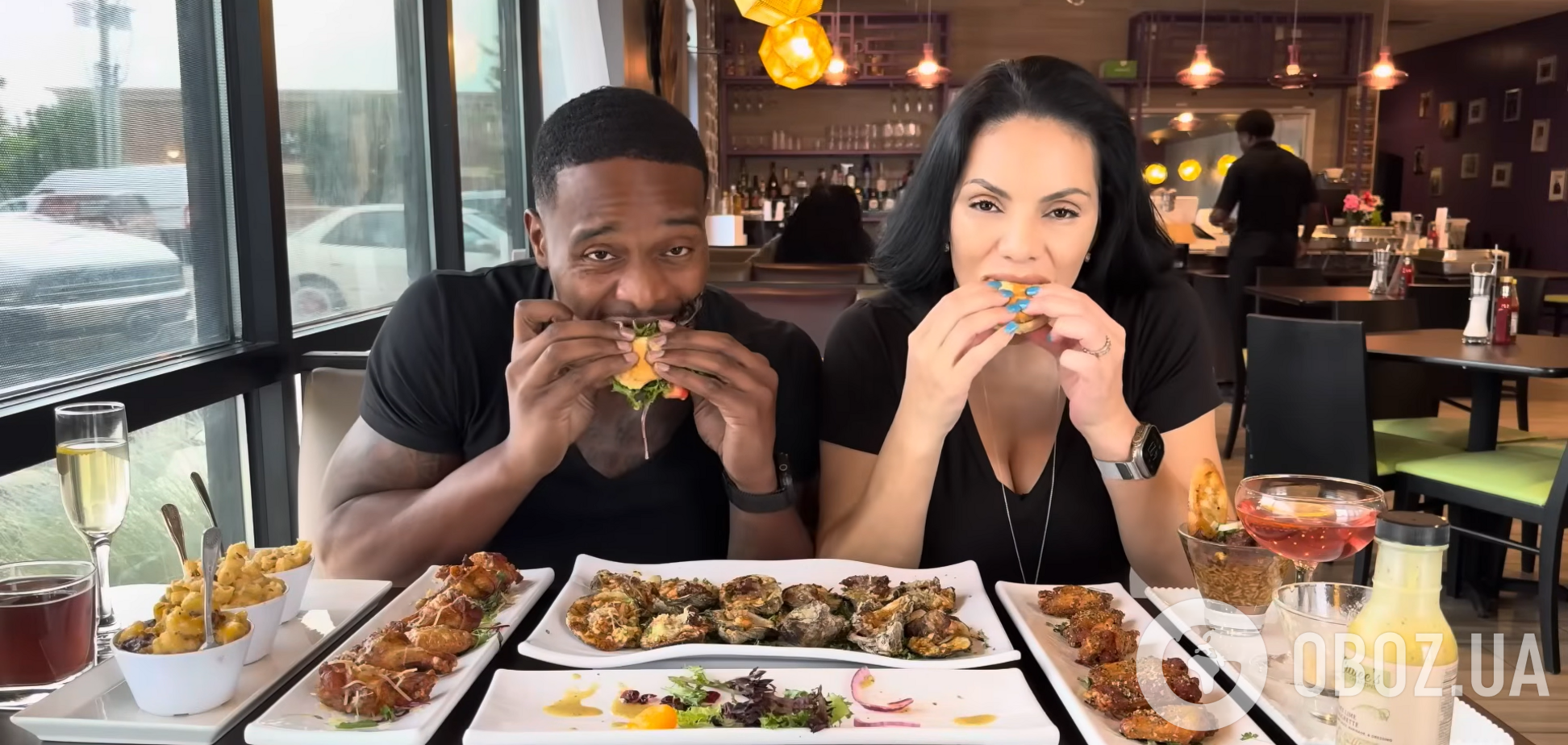 Американські блогери ледь не загинули в ресторані, який протаранив позашляховик: моторошний момент потрапив на камеру. Відео