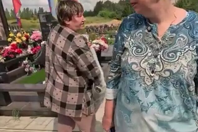 'Зачем в эту войну ввязался наш Путин?' Россиянка на кладбище пожаловалась на потери РФ в Украине. Видео