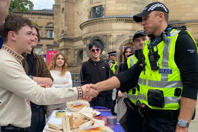 'Крым – это Украина': в Шотландии украинские студенты вышли на акцию против выступления Навальной. Фото