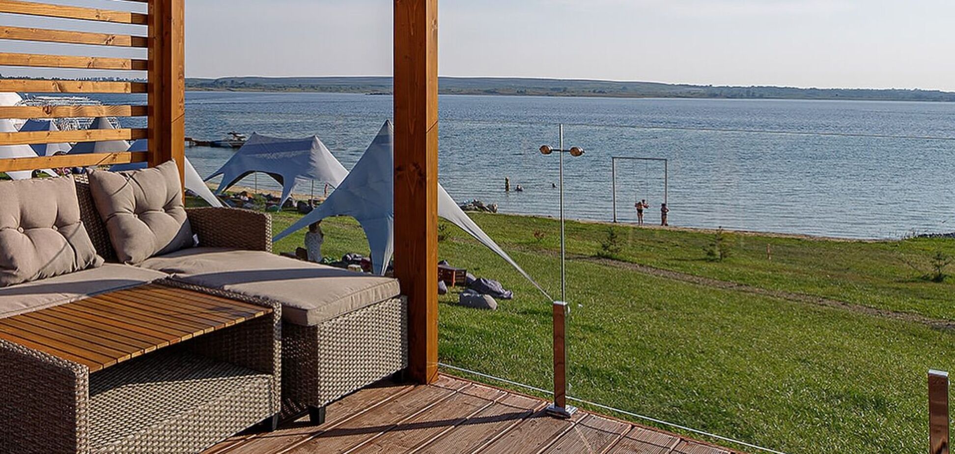 Відпочинок біля озера у Львівській області