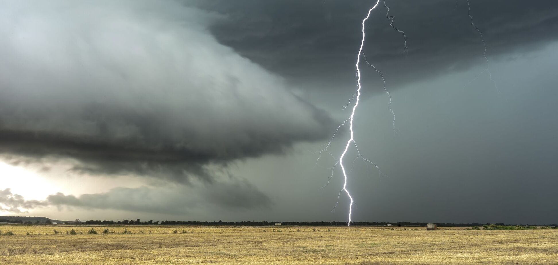 Україну на вихідних накриють дощі: синоптики дали детальний прогноз. Карта