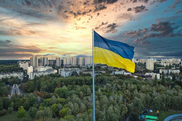 З Днем Державного Прапора: короткі привітання для українців