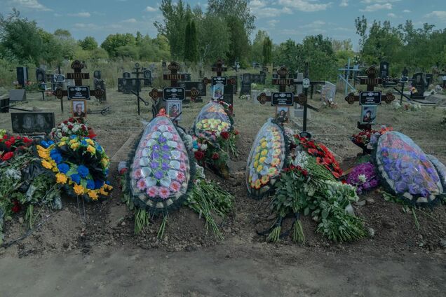 Найменшій дитині було півтора року: у Харкові попрощалися з родиною, яка загинула внаслідок російського обстрілу. Фото